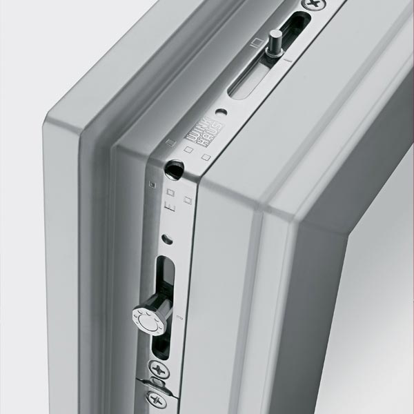 Corner locking points on casement window